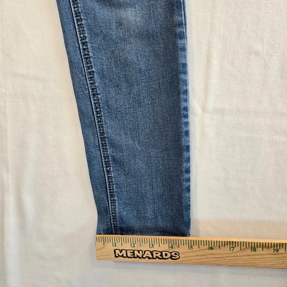 Distressed Skinny Jeans Sz 9 Medium Wash Denim Casual Stretch Waist Silhouette - Picture 6 of 6